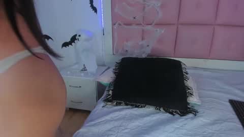 Snapshot of kendallsteele chatting on October 22, 2:33 pm kendallsteele online show from October 22, 2:33 pm