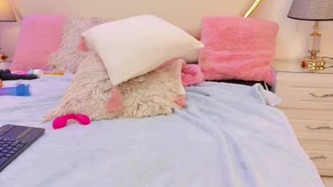 Kendal  online show from November 14, 11:16 pm