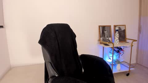 kendra  Benz online show from January 18, 10:33 am