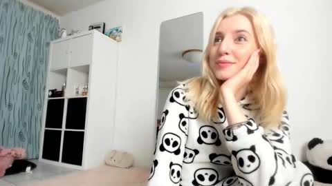 Kenzie online show from November 26, 4:46 am