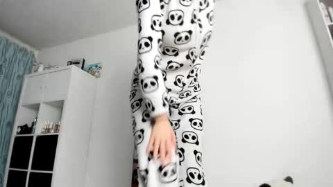 Kenzie online show from October 24, 3:46 am