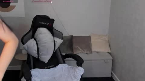 kessi_millis online show from February 9, 12:35 am