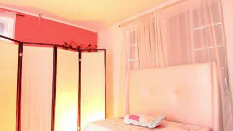 Khloe online show from November 12, 2:37 pm