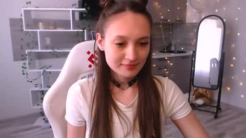 Kiana online show from May 17, 9:41 am