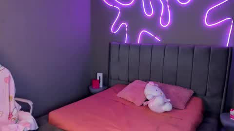 K I A R A            online show from December 4, 11:05 pm