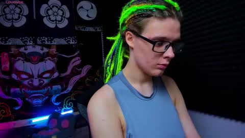 Snapshot of kiki_krash chatting on September 21, 10:03 am Kiki online show from September 21, 10:03 am