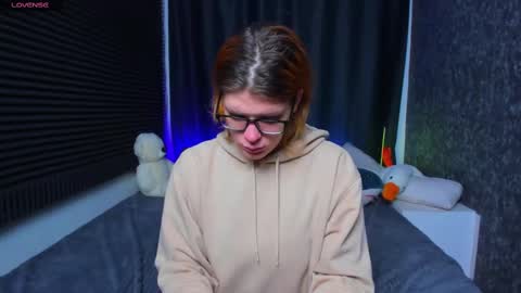 Snapshot of kiki_krash chatting on February 27, 10:37 am Kiki online show from February 27, 10:37 am