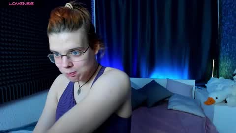 Snapshot of kiki_krash chatting on December 25, 10:06 am Kiki online show from December 25, 10:06 am