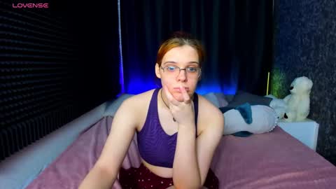 Snapshot of kiki_krash chatting on January 8, 10:48 am Kiki online show from January 8, 10:48 am