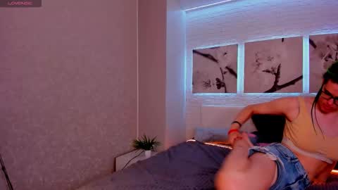 Snapshot of kiki_krash chatting on September 12, 10:02 am Kiki online show from September 12, 10:02 am