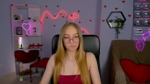kiki_swan online show from May 19, 10:17 pm