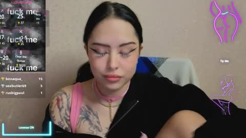 Kim online show from April 4, 8:07 pm