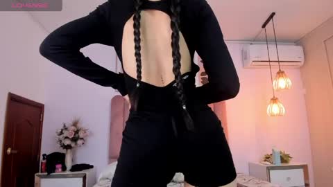 KIM  online show from April 8, 8:55 pm