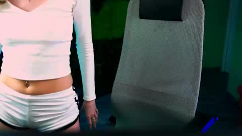 kimporins online show from April 15, 12:49 pm