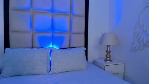 Kim Russo online show from November 25, 4:53 pm