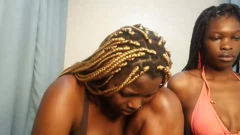 Lola online show from October 29, 1:47 pm