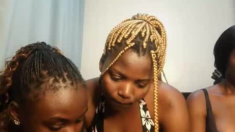 Snapshot of kinky_lola1 chatting on October 21, 2:04 am Lola online show from October 21, 2:04 am