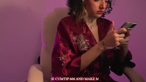 Snapshot of kinky_mj chatting on October 29, 6:54 pm Mary your fav curly girl online show from October 29, 6:54 pm
