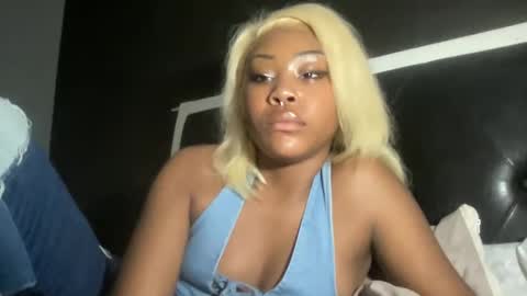 Snapshot of kinkykittee chatting on February 9, 7:05 am Bunniii online show from February 9, 7:05 am