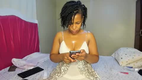 Snapshot of kinkylyla chatting on February 3, 7:07 am Kinky online show from February 3, 7:07 am