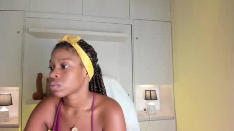 M A R A  online show from February 20, 11:45 am