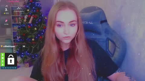 Snapshot of kira_love_sleep chatting on December 28, 4:41 pm you know thumb up me please its important online show from December 28, 4:41 pm