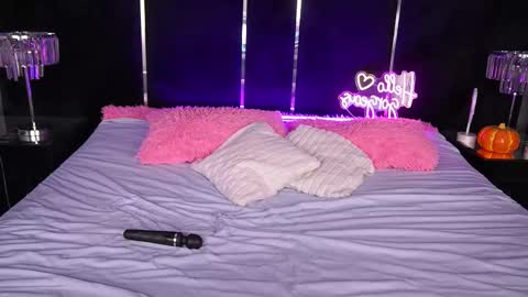 Kira online show from December 1, 9:50 pm