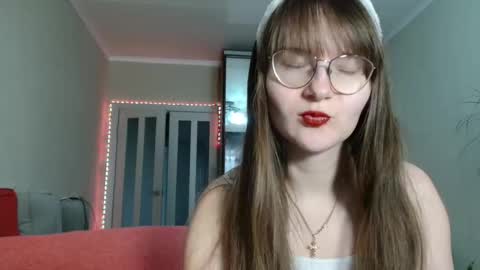 KiraGoldens online show from February 12, 6:59 am