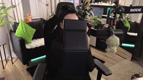 Kira    online show from April 9, 5:51 pm