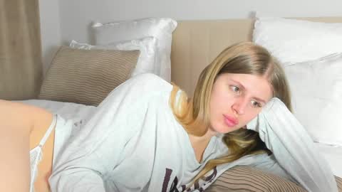 Kira online show from April 5, 9:36 pm