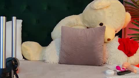 Kirra online show from November 5, 12:32 pm