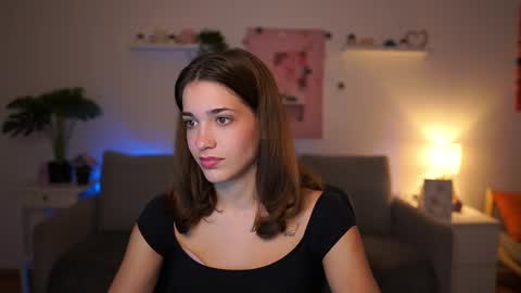 Sisi online show from November 3, 2:10 pm