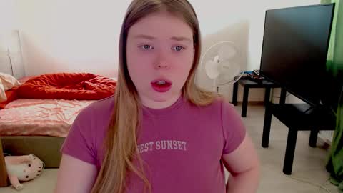 Jennyblonde and Emmabrunette online show from February 1, 11:20 am