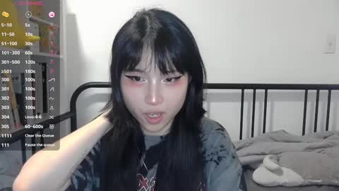 Snapshot of kitty_krush chatting on September 26, 1:03 am Kitty online show from September 26, 1:03 am