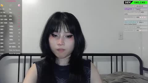 Snapshot of kitty_krush chatting on October 1, 12:37 am Kitty online show from October 1, 12:37 am