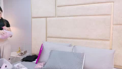 kitty_model online show from April 16, 12:38 pm