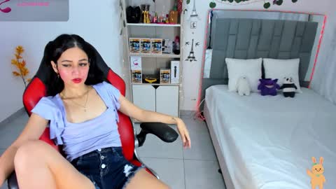 Snapshot of kitty_scoot chatting on October 22, 3:33 am kitty_scoot online show from October 22, 3:33 am