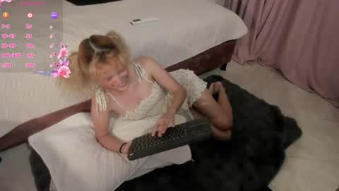 kitty_star_ online show from June 24, 10:09 pm