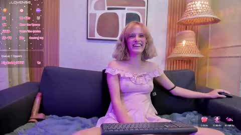 kitty_star_ online show from May 16, 12:35 am