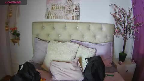 K I T T Y   online show from December 20, 7:40 pm