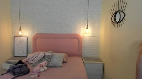  K I T T  Y  online show from February 7, 12:53 pm