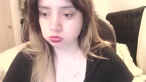 kittywantslove23 online show from March 2, 12:21 am