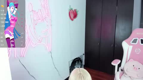 Snapshot of kloeking_ chatting on October 15, 1:30 am kloe online show from October 15, 1:30 am