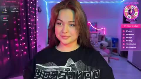 Mia online show from December 19, 8:23 pm