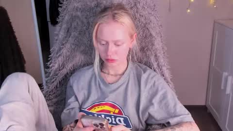 kris_grant online show from November 20, 10:27 am