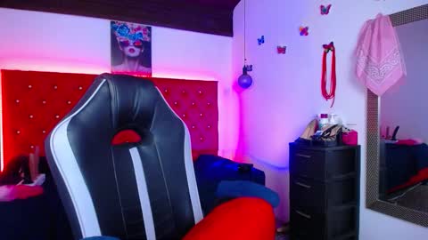 kriss_sweetboobs online show from November 23, 12:18 pm