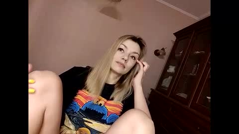 Snapshot of krisssexi chatting on February 27, 5:34 am KrissSexi online show from February 27, 5:34 am