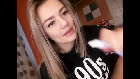 Snapshot of krisssexi chatting on February 2, 5:42 am KrissSexi online show from February 2, 5:42 am