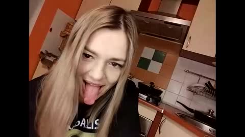 Snapshot of krisssexi chatting on February 4, 8:49 pm KrissSexi online show from February 4, 8:49 pm