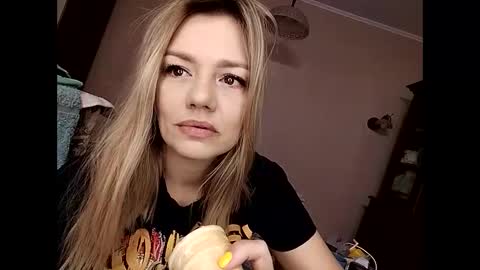 Snapshot of krisssexi chatting on February 21, 5:24 am KrissSexi online show from February 21, 5:24 am